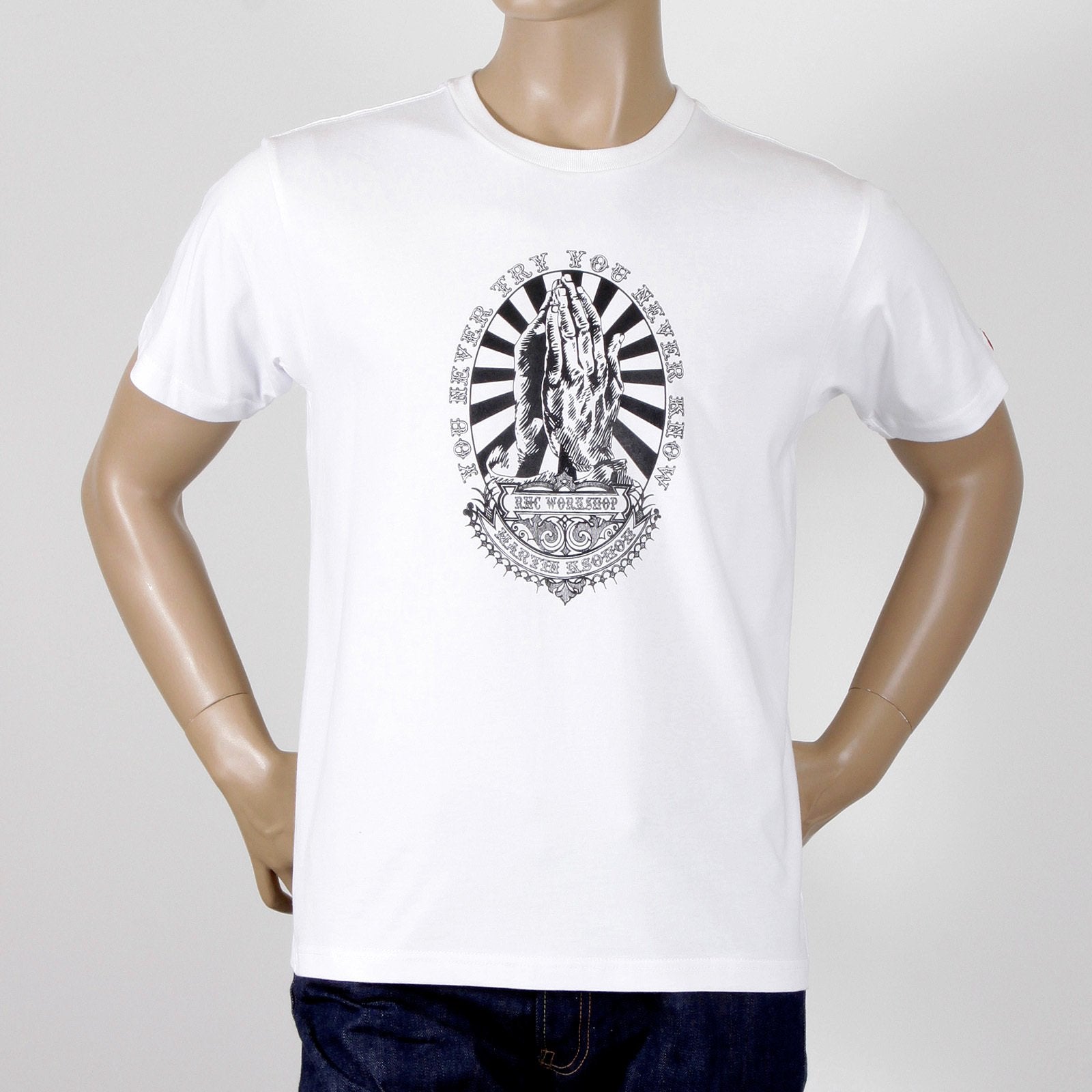 RMC JEANS 8TH ANNIVERSARY FOLDED HANDS PRINTED WHITE SHORT SLEEVE REGULAR FIT CREW NECK TSHIRT REDM2703