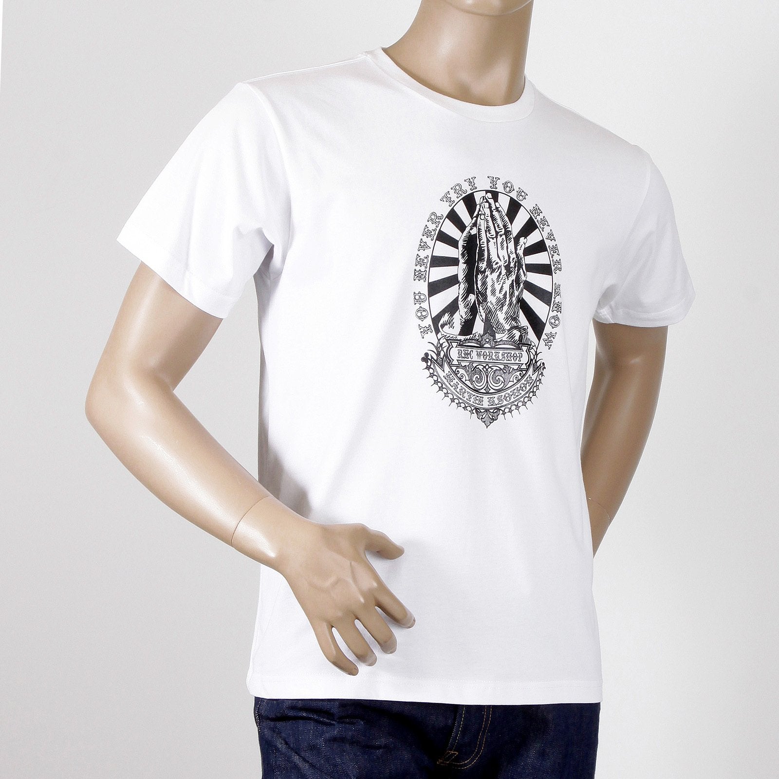 RMC JEANS 8TH ANNIVERSARY FOLDED HANDS PRINTED WHITE SHORT SLEEVE REGULAR FIT CREW NECK TSHIRT REDM2703