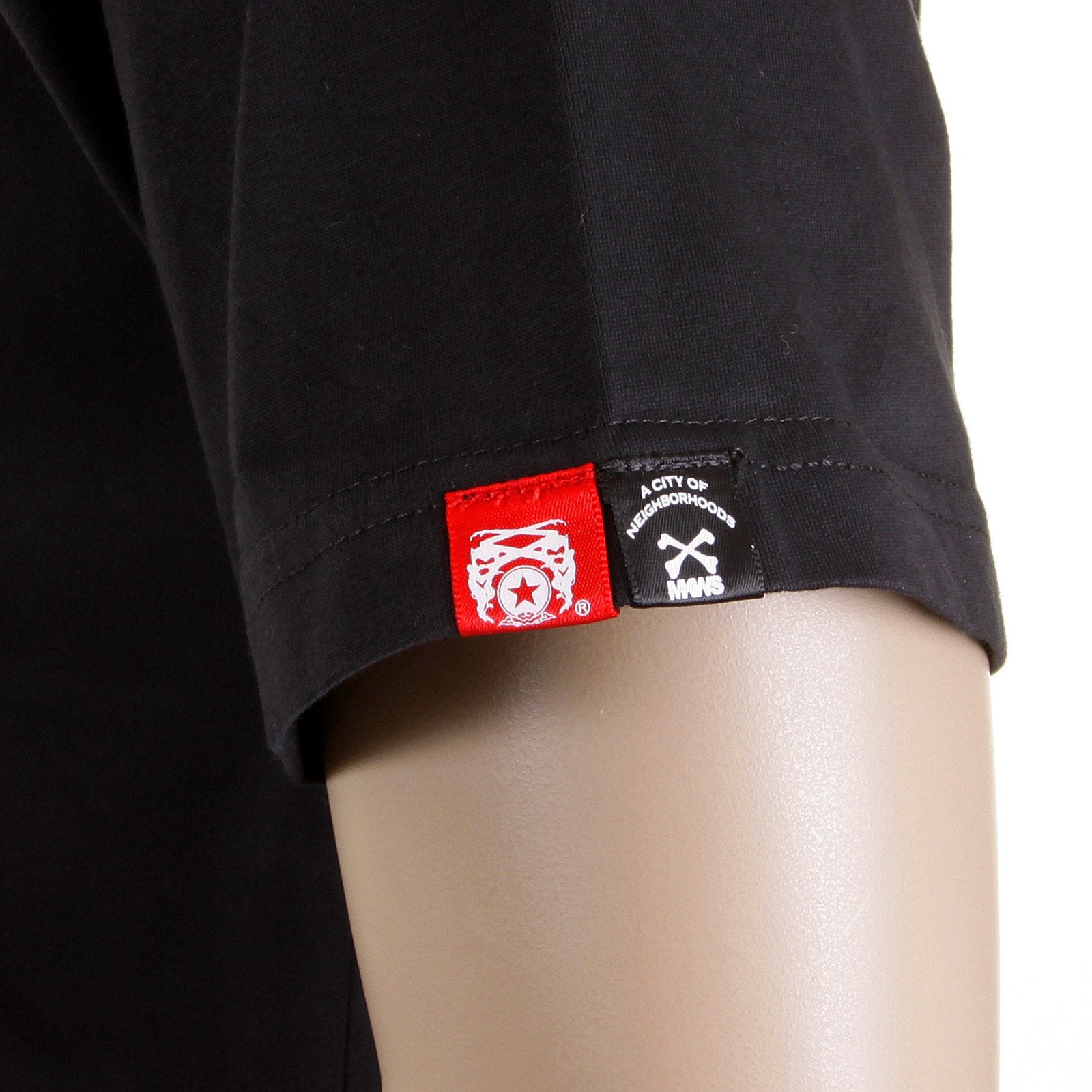 RMC CREW NECK BLACK REGULAR FIT T SHIRT WITH SMOKING SKULL AND CROSSBONES PRINT REDM2092