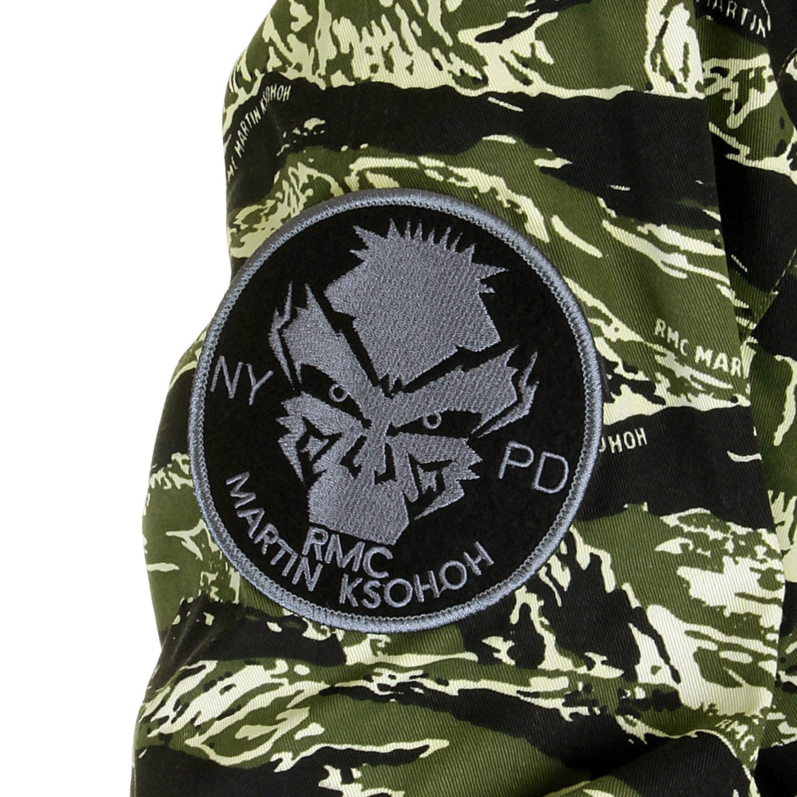 RMC JEANS REGULAR FIT GREEN TIGER CAMO RQZ1084 HOODED WINDBREAKER JACKET FOR MEN WITH ZIP FRONT CLOSURE REDM2302A