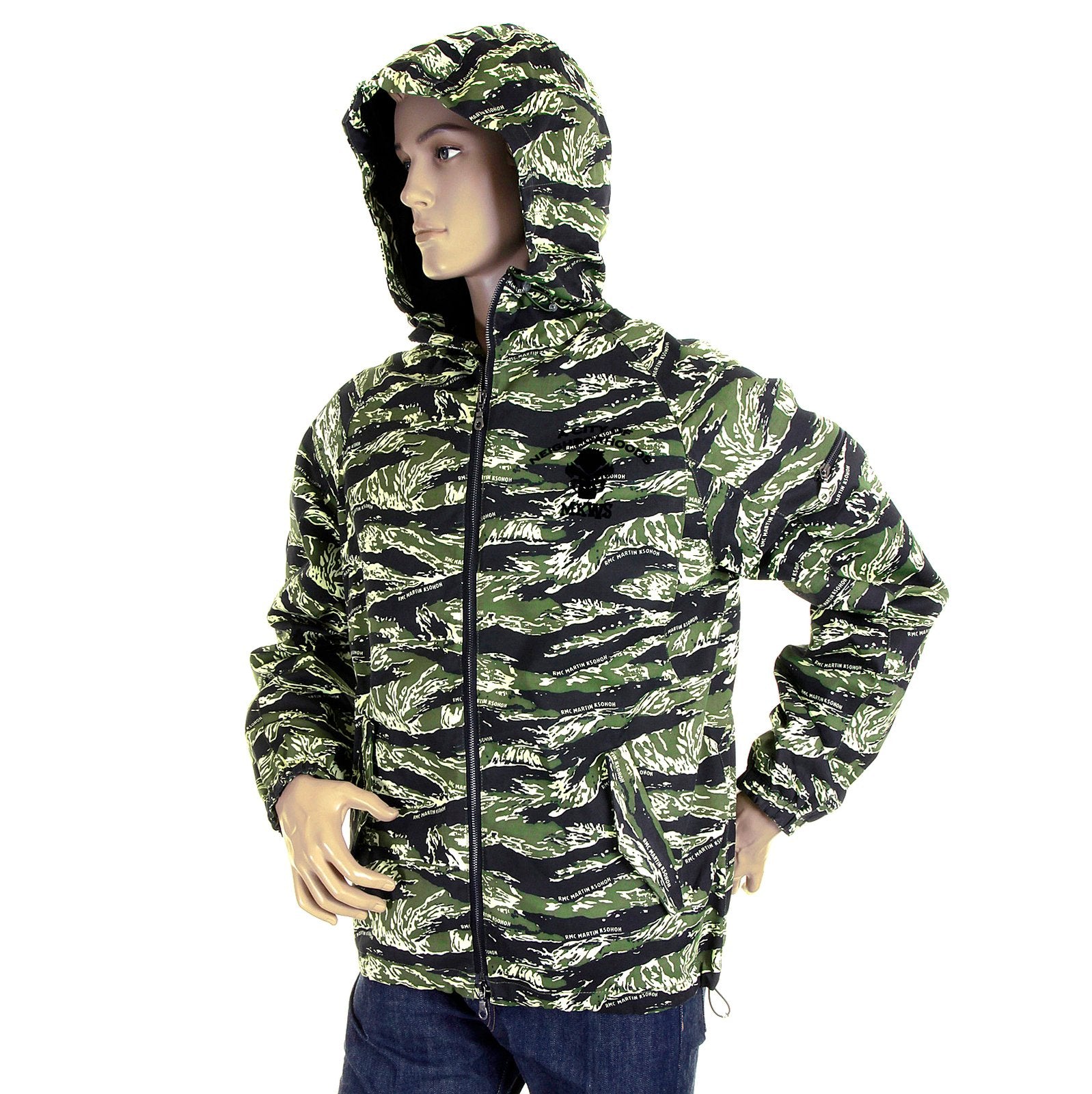RMC JEANS REGULAR FIT GREEN TIGER CAMO RQZ1084 HOODED WINDBREAKER JACKET FOR MEN WITH ZIP FRONT CLOSURE REDM2302A