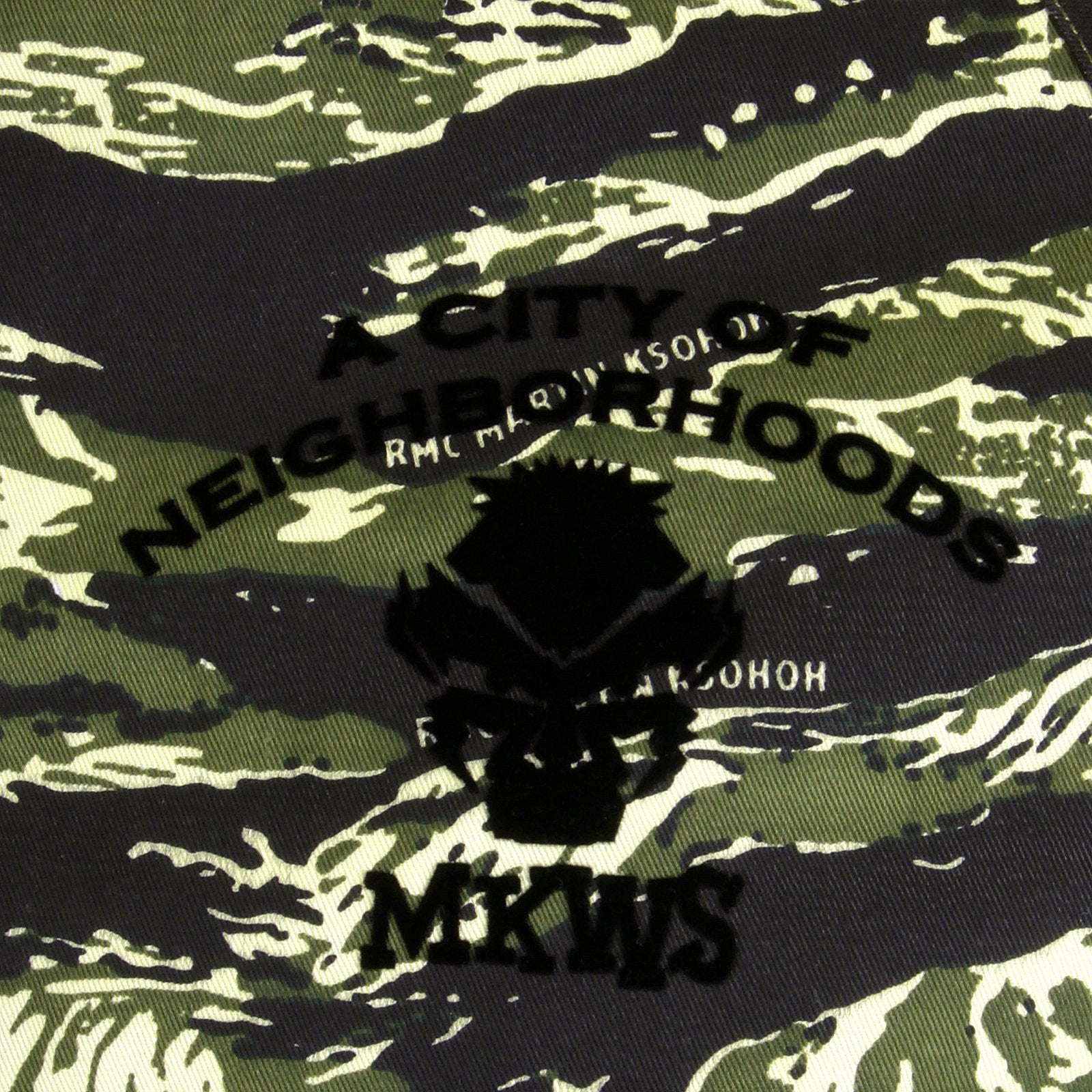 RMC JEANS REGULAR FIT GREEN TIGER CAMO RQZ1084 HOODED WINDBREAKER JACKET FOR MEN WITH ZIP FRONT CLOSURE REDM2302A