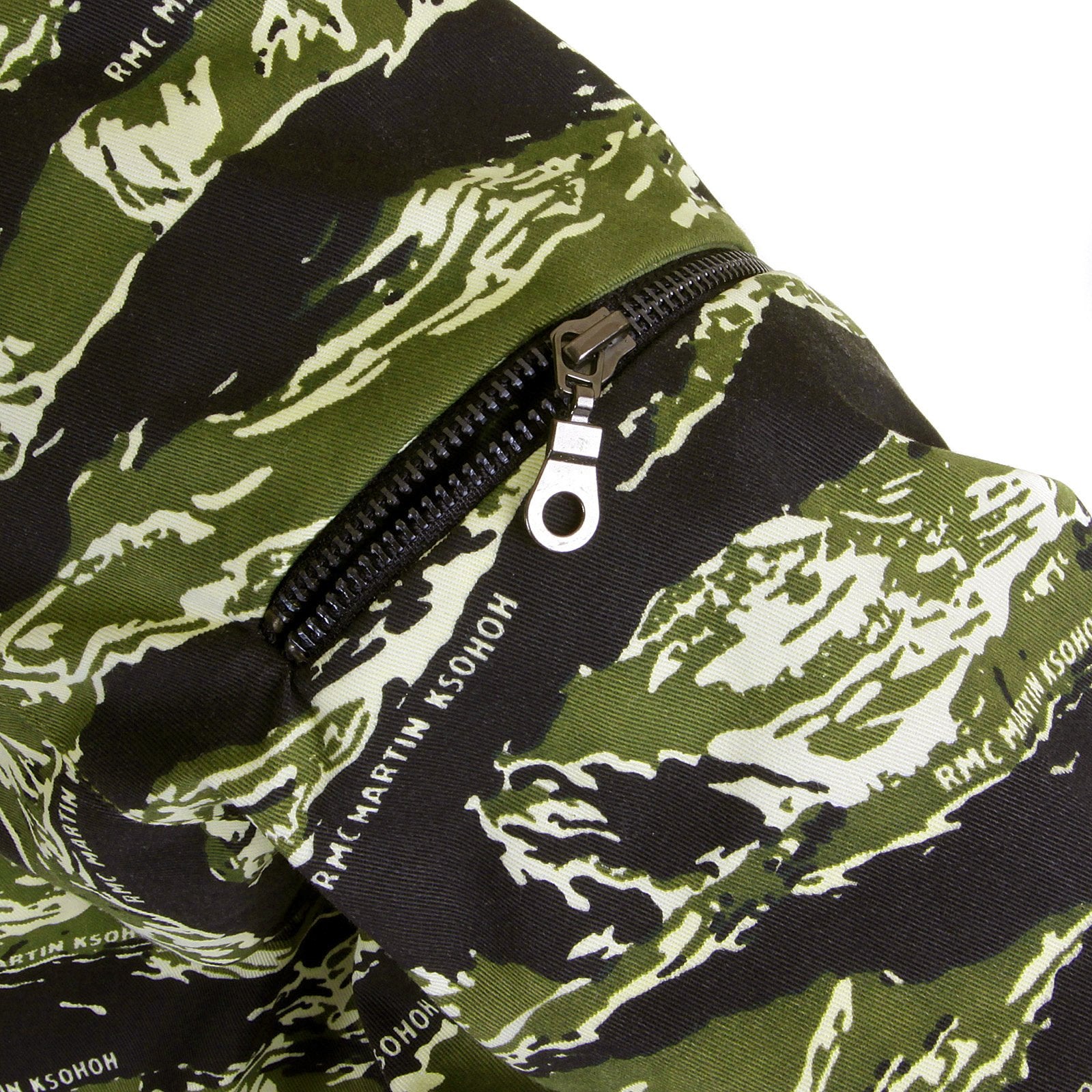 RMC JEANS REGULAR FIT GREEN TIGER CAMO RQZ1084 HOODED WINDBREAKER JACKET FOR MEN WITH ZIP FRONT CLOSURE REDM2302A