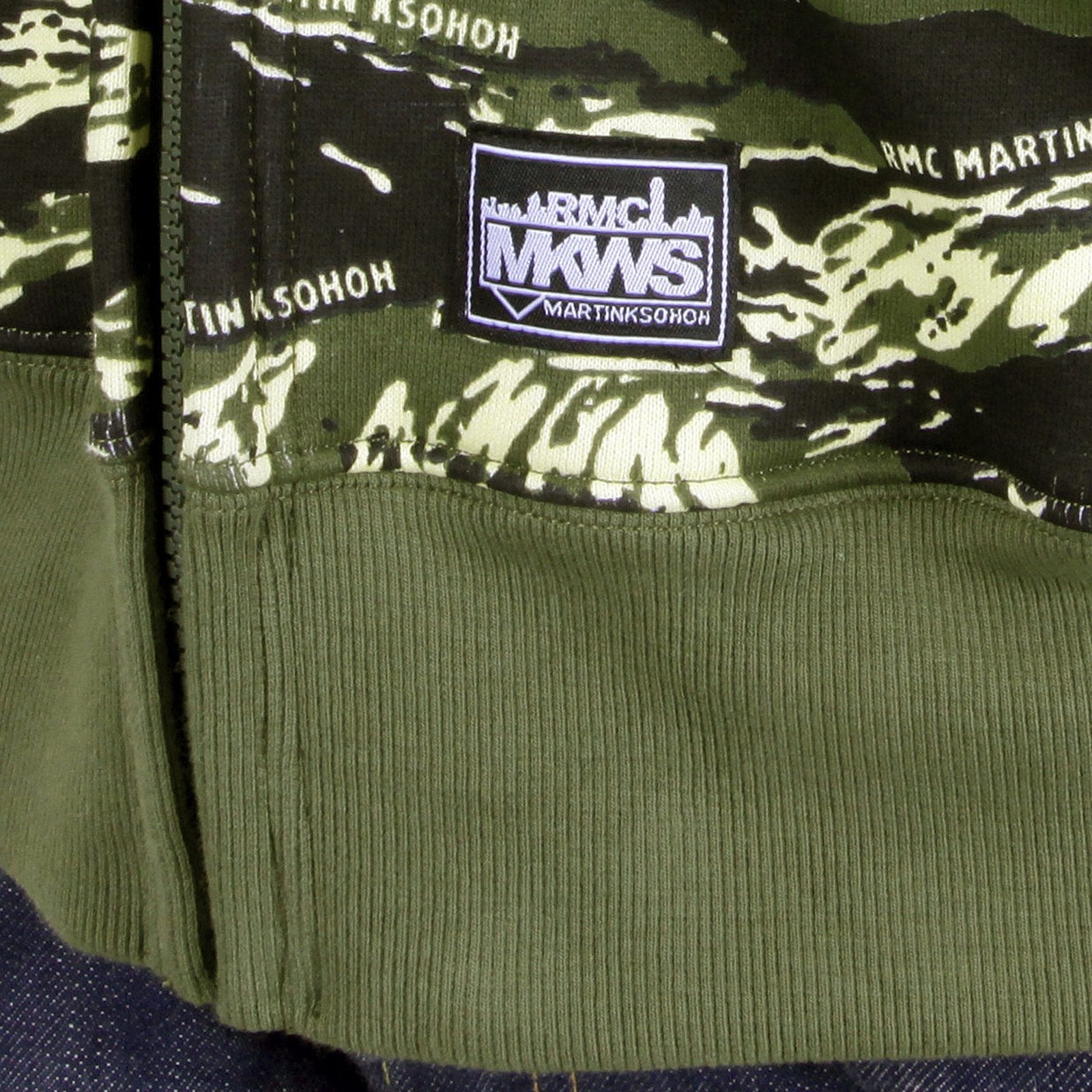RMC JEANS REGULAR FIT GREEN TIGER CAMO RQZ1087 HOODED JACKET FOR MEN WITH FULL ZIP FRONT CLOSURE REDM2305