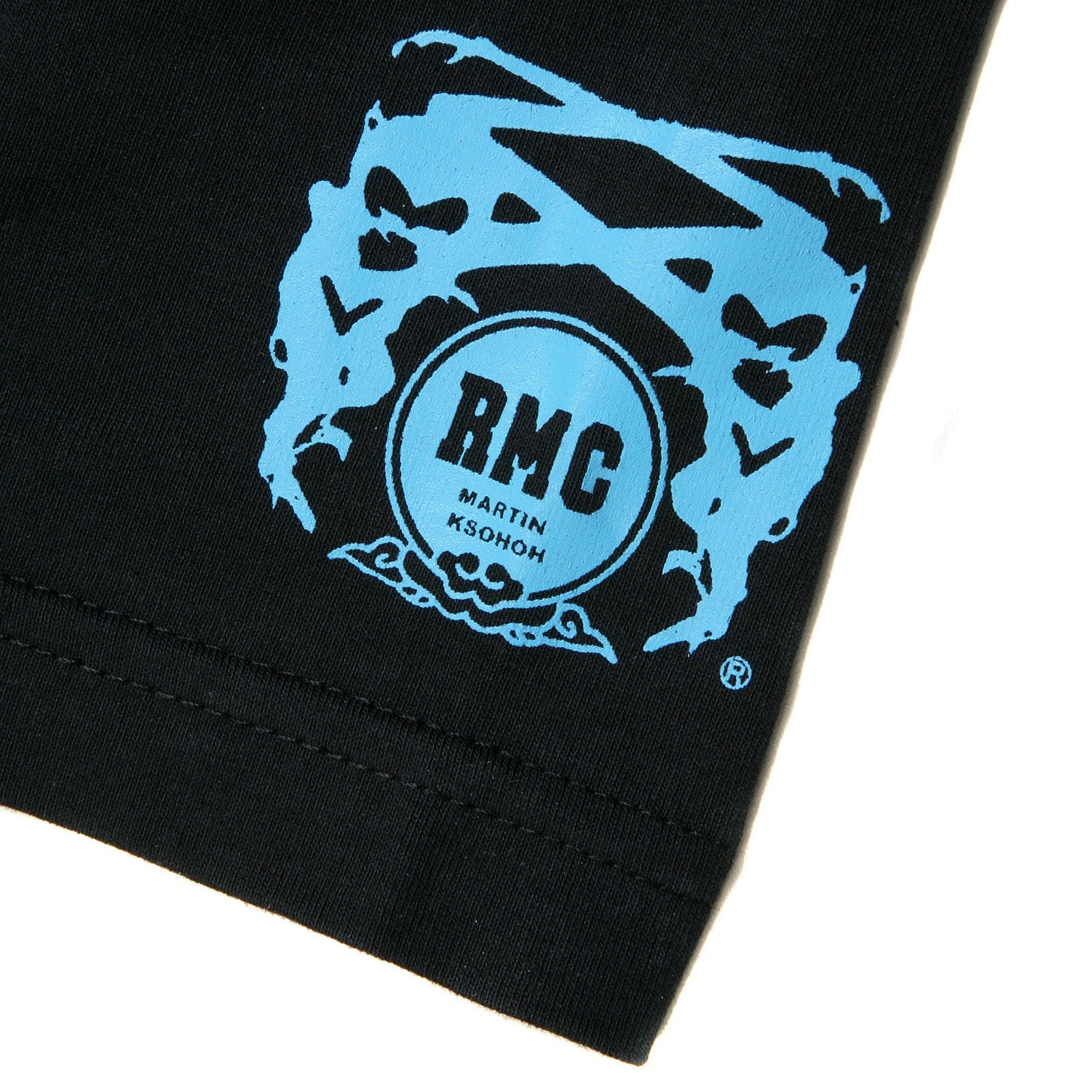 RMC JEANS X YOROPIKO COLLECTORS ITEM LIMITED EDITION REGULAR FIT BLUE SELEVEN T-SHIRT IN BLACK YORO3776