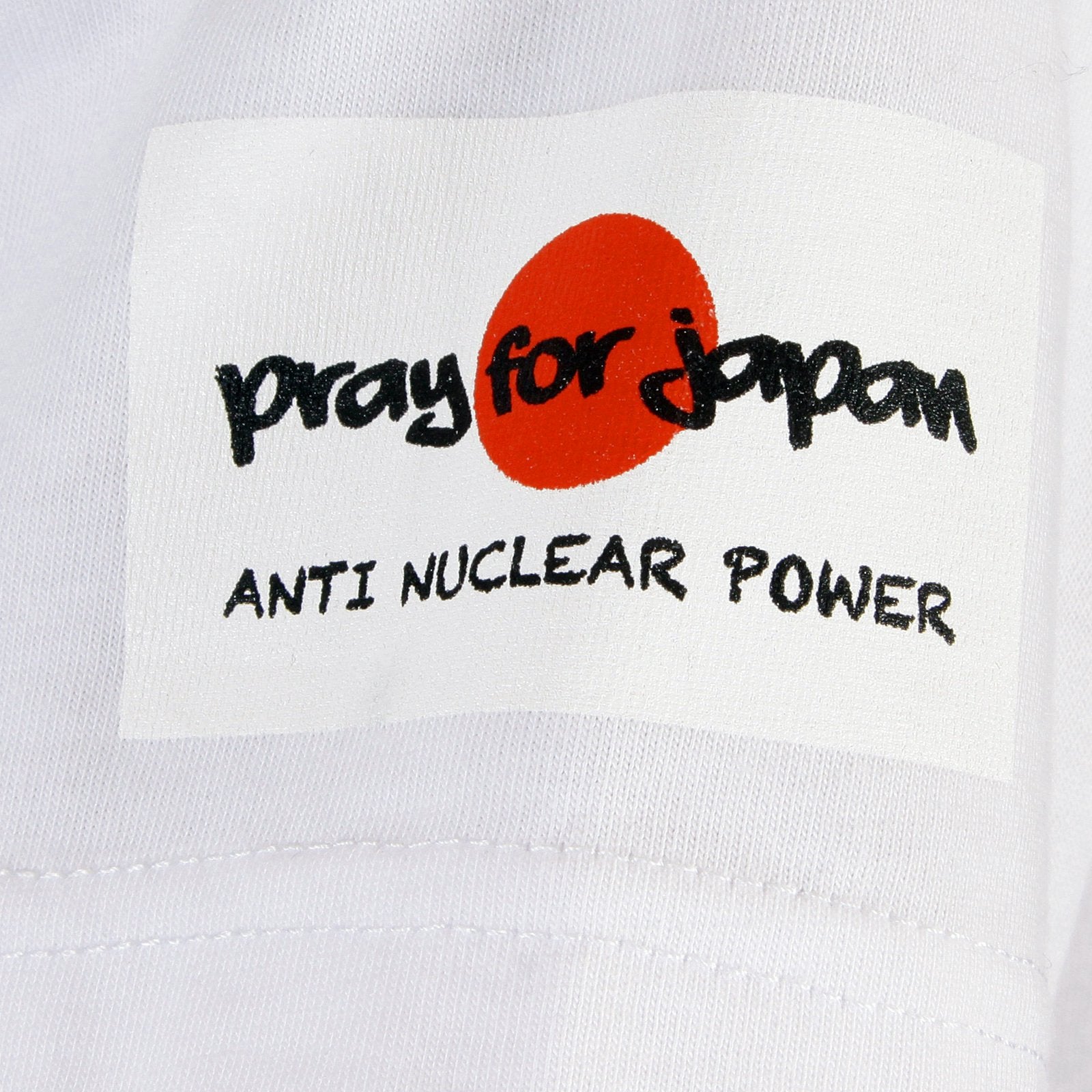 RMC JEANS LIMITED EDITION SHORT SLEEVE RQT11025 REGULAR FIT PRAY FOR JAPAN CREWNECK T SHIRT IN WHITE REDM0050