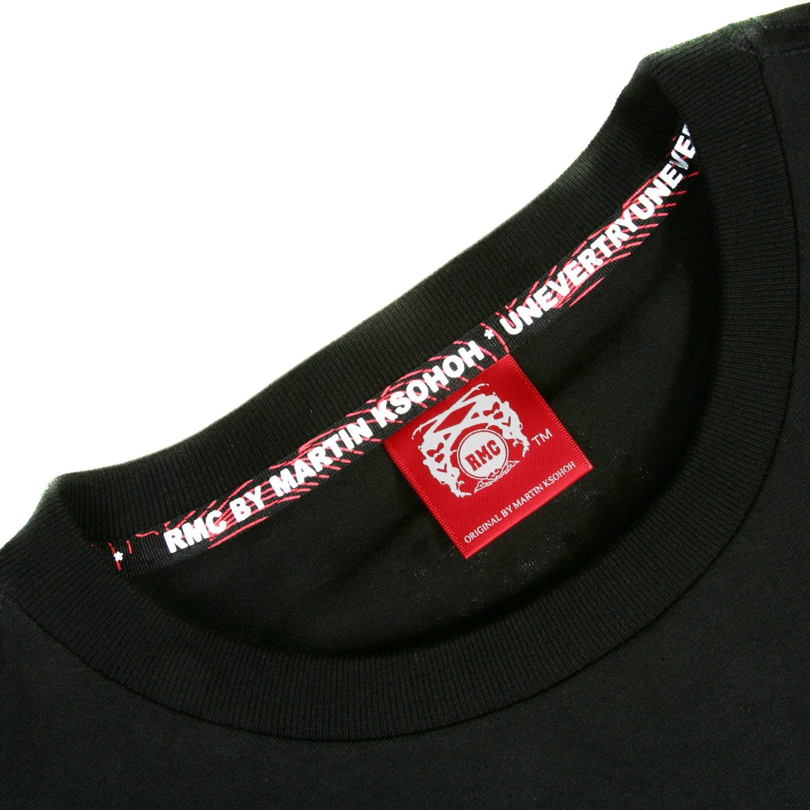 RMC MARTIN KSOHOH 100% COTTON REGULAR FIT CREW NECK SHORT SLEEVE PRINTED FUSCIA LOGO T-SHIRT IN BLACK REDM0129