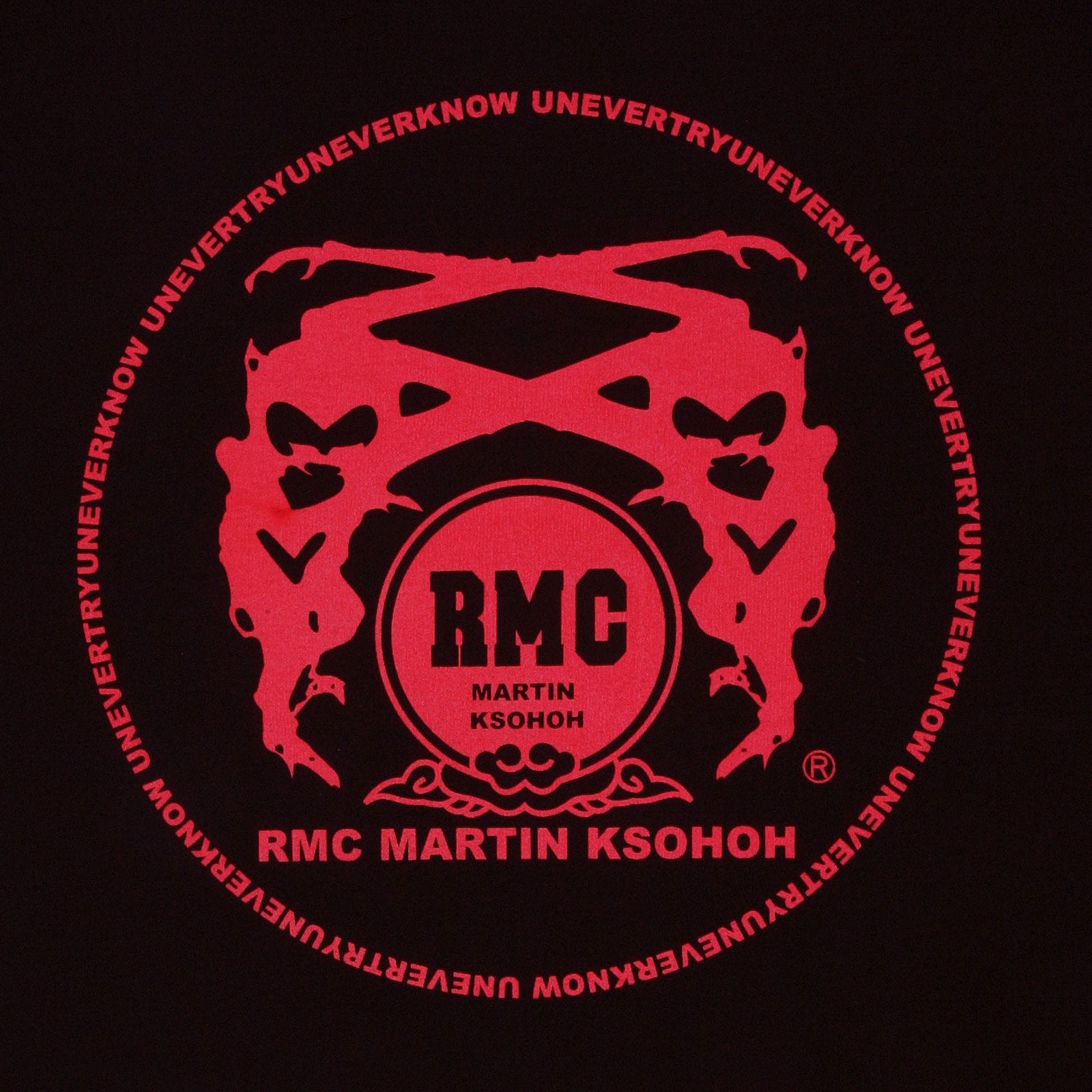 RMC MARTIN KSOHOH REGULAR FIT SHORT SLEEVE CREW NECK BLACK T SHIRT WITH RED LOGO PRINT REDM0099