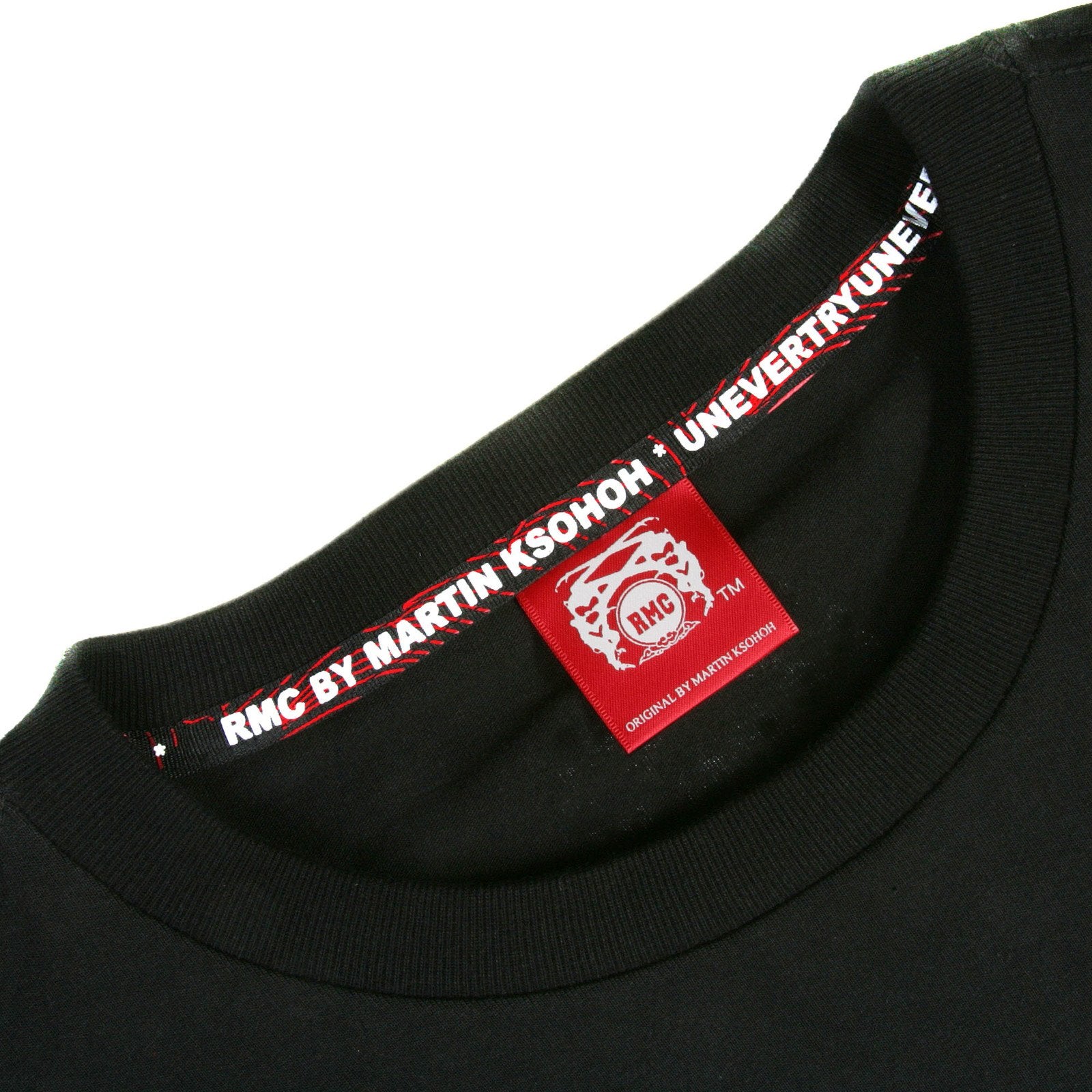 RMC MARTIN KSOHOH REGULAR FIT SHORT SLEEVE CREW NECK BLACK T SHIRT WITH RED LOGO PRINT REDM0099