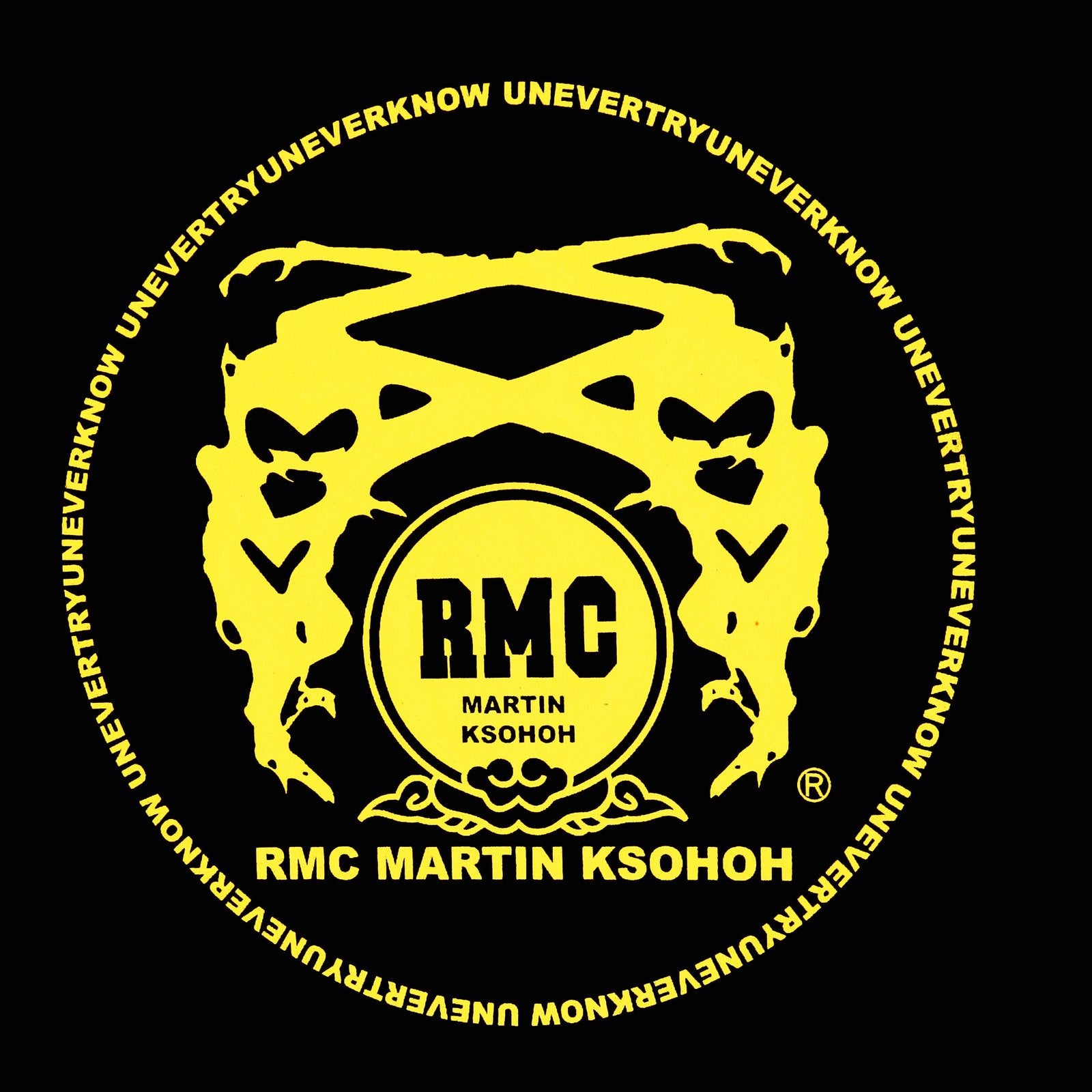 RMC MARTIN KSOHOH REGULAR FIT SHORT SLEEVE CREW NECK BLACK T SHIRT WITH YELLOW LOGO PRINT REDM0110