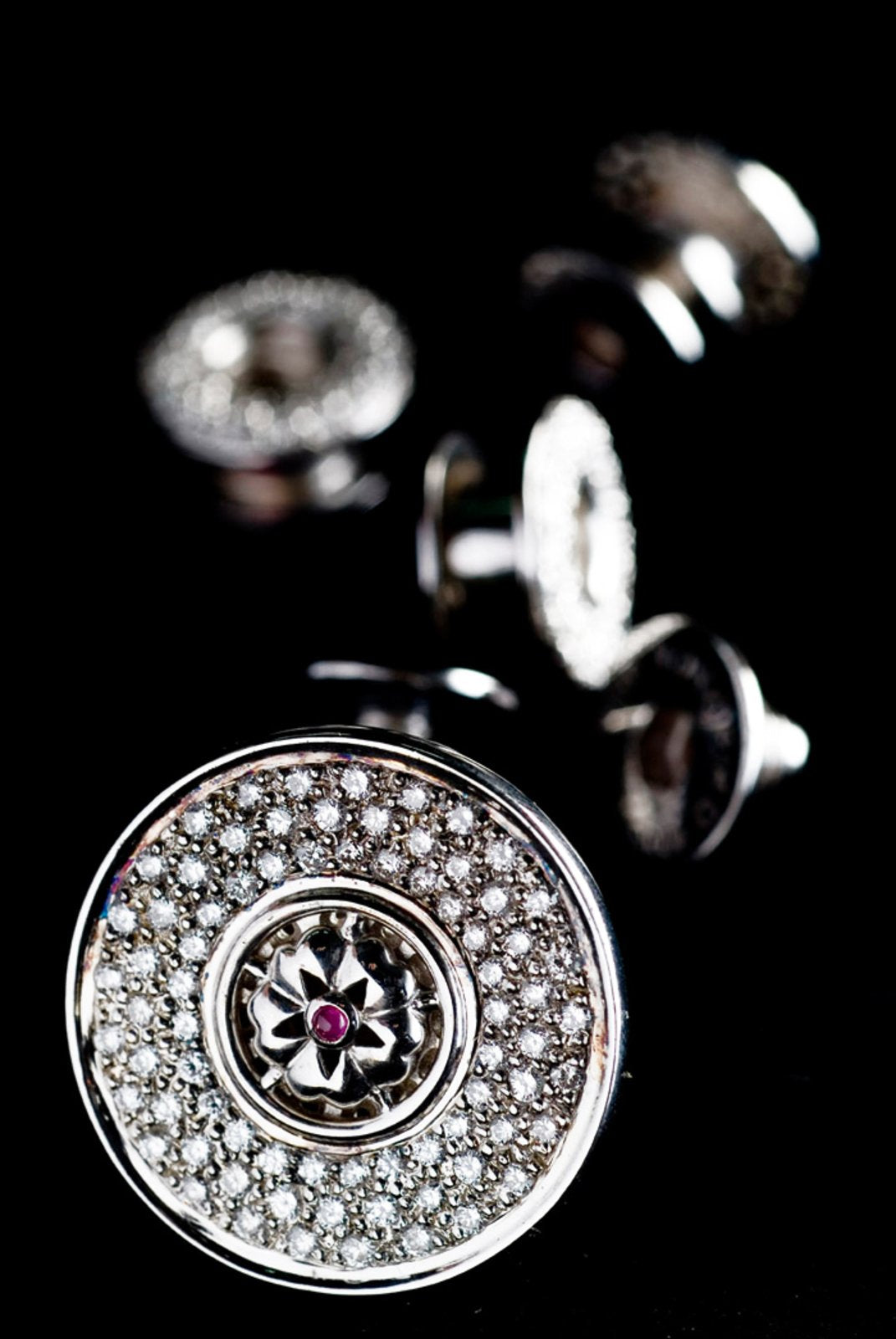 RMC MARTIN KSOHOH CUSTOM MADE GIFT BOX BUTTON SET IN DIAMOND AND RUBY RMC2337