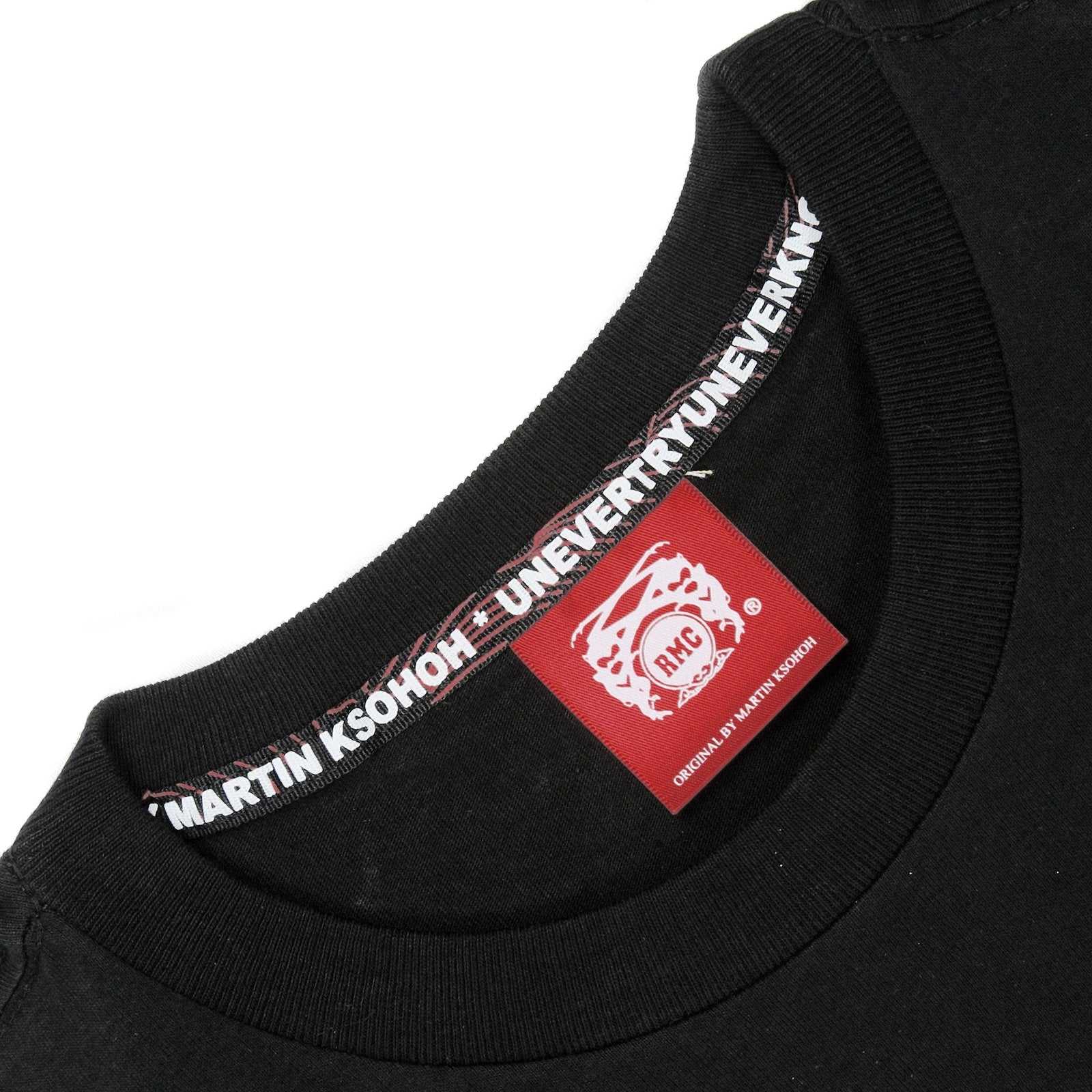 RMC JEANS BLACK CREW NECK SHORT SLEEVE REGULAR FIT T-SHIRT WITH ROCK PRINT REDM0036