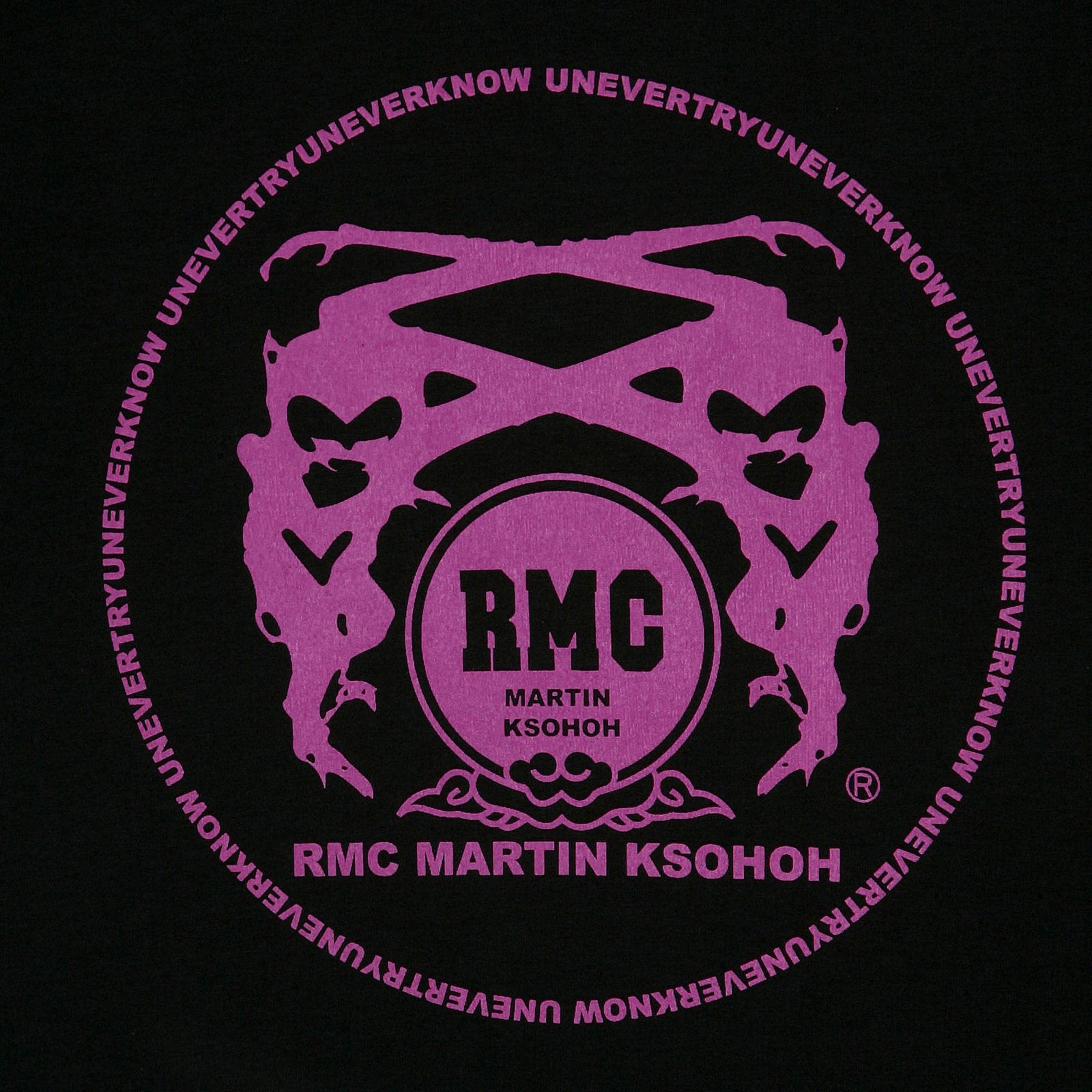 RMC MARTIN KSOHOH REGULAR FIT CREW NECK 100% COTTON SHORT SLEEVE BLACK T SHIRT WITH VIOLET LOGO PRINT REDM0079