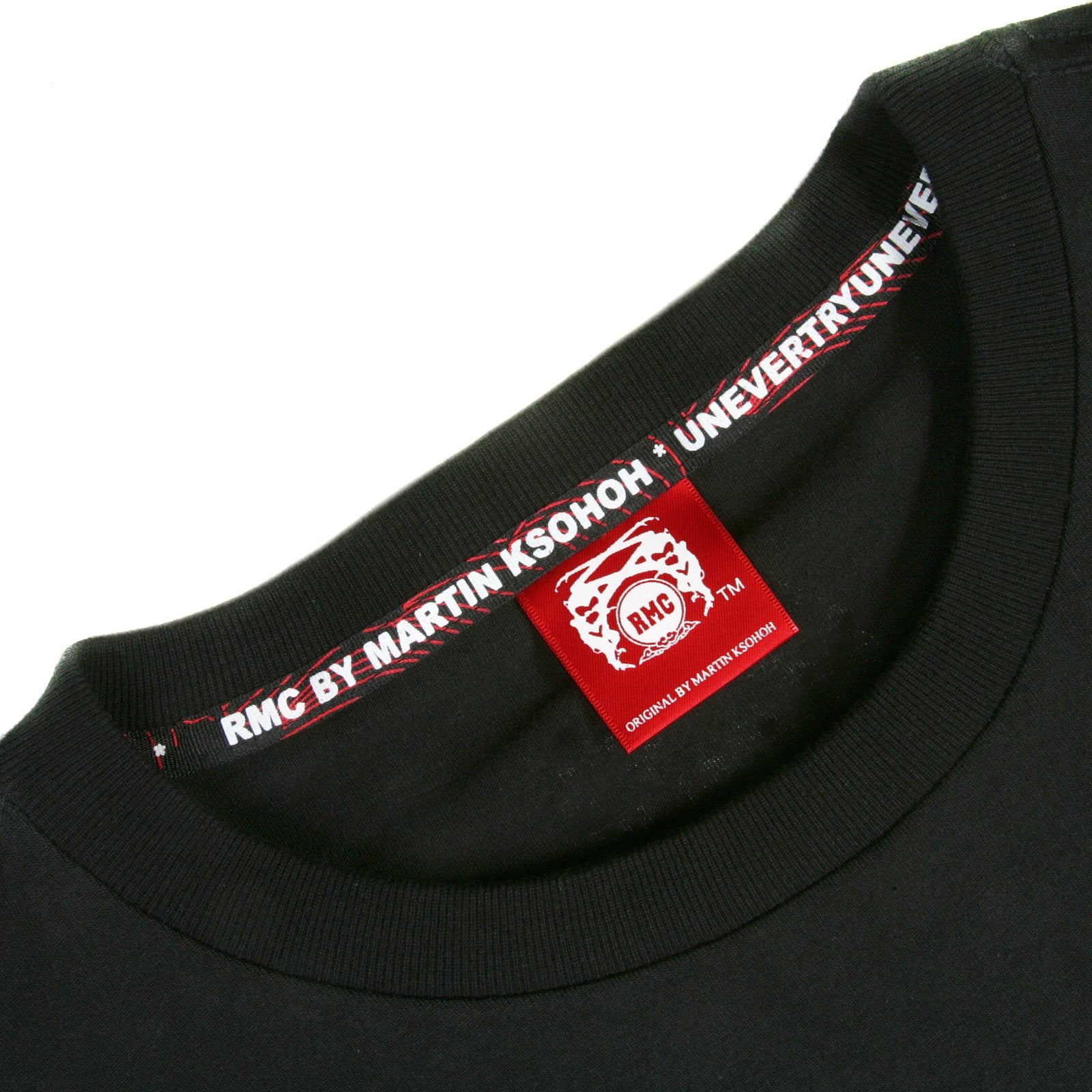 RMC JEANS CREST PRINTED REGULAR FIT SHORT SLEEVE 100% COTTON CREW NECK T-SHIRT IN BLACK REDM3492