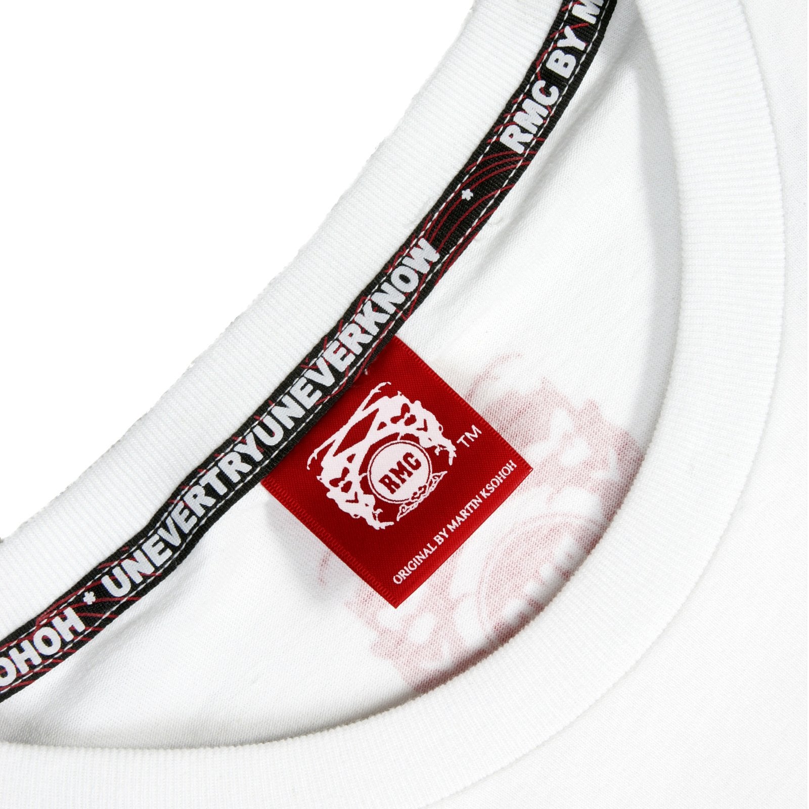RMC JEANS MENS WHITE CREW NECK 100% COTTON REGULAR FIT T SHIRT WITH RED PRINTED SIGNATURE LOGO REDM3509.