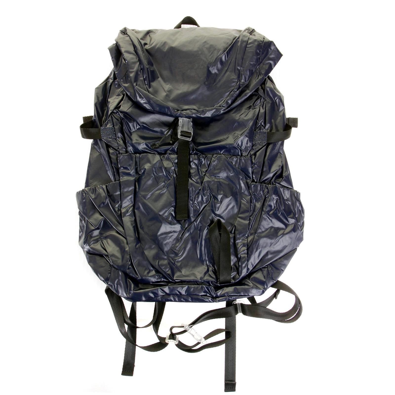 RMC MKWS UNISEX 100% NYLON LIGHTWEIGHT BACKPACK WITH TOP FLAP CLIP CLOSURE IN NAVY REDM2130