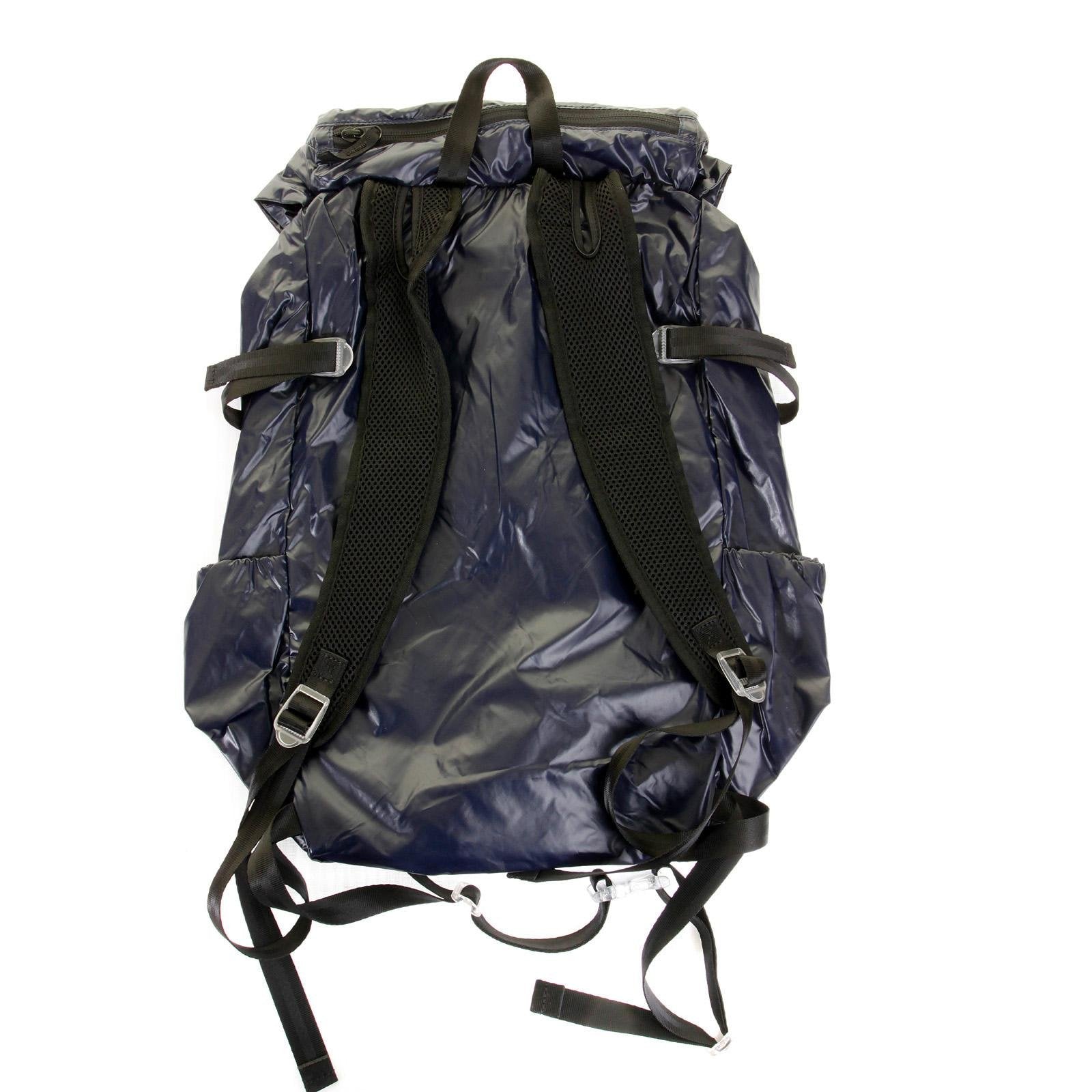 RMC MKWS UNISEX 100% NYLON LIGHTWEIGHT BACKPACK WITH TOP FLAP CLIP CLOSURE IN NAVY REDM2130