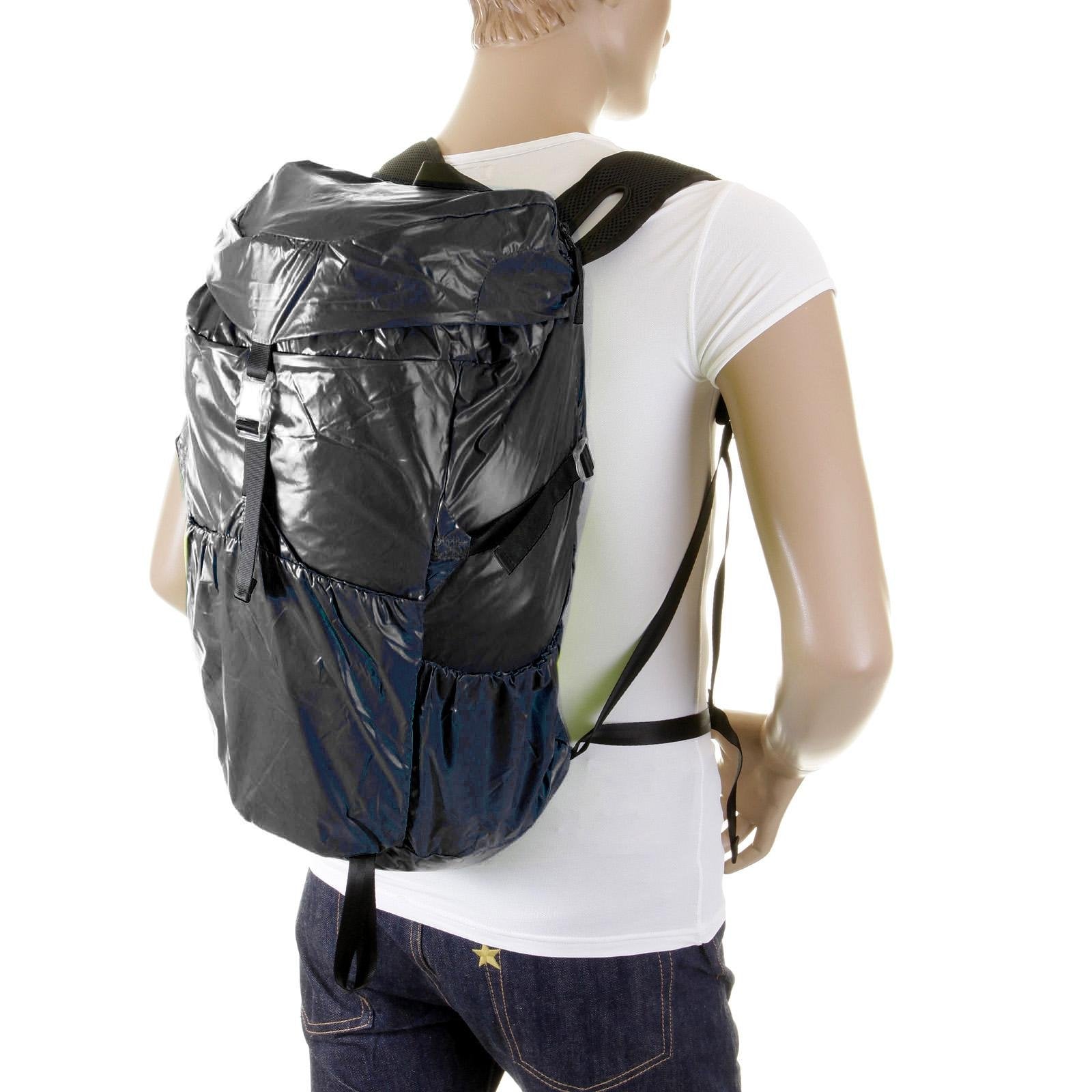 RMC MKWS UNISEX 100% NYLON LIGHTWEIGHT BACKPACK WITH TOP FLAP CLIP CLOSURE IN NAVY REDM2130