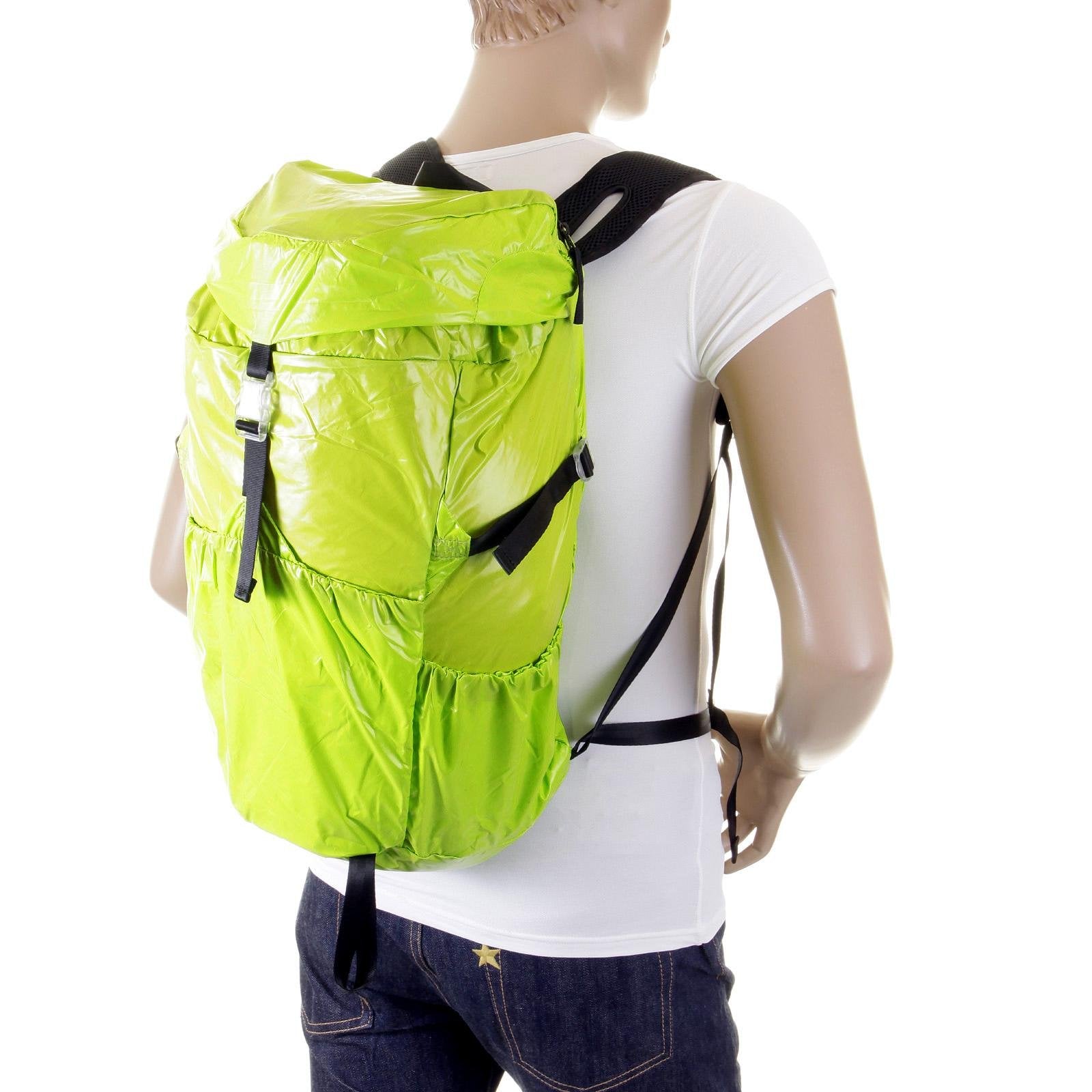 RMC MARTIN KSOHOH MKWS UNISEX LIGHTWEIGHT NYLON BACKPACK IN LIME WITH TOP FLAP CLIP CLOSURE REDM2273
