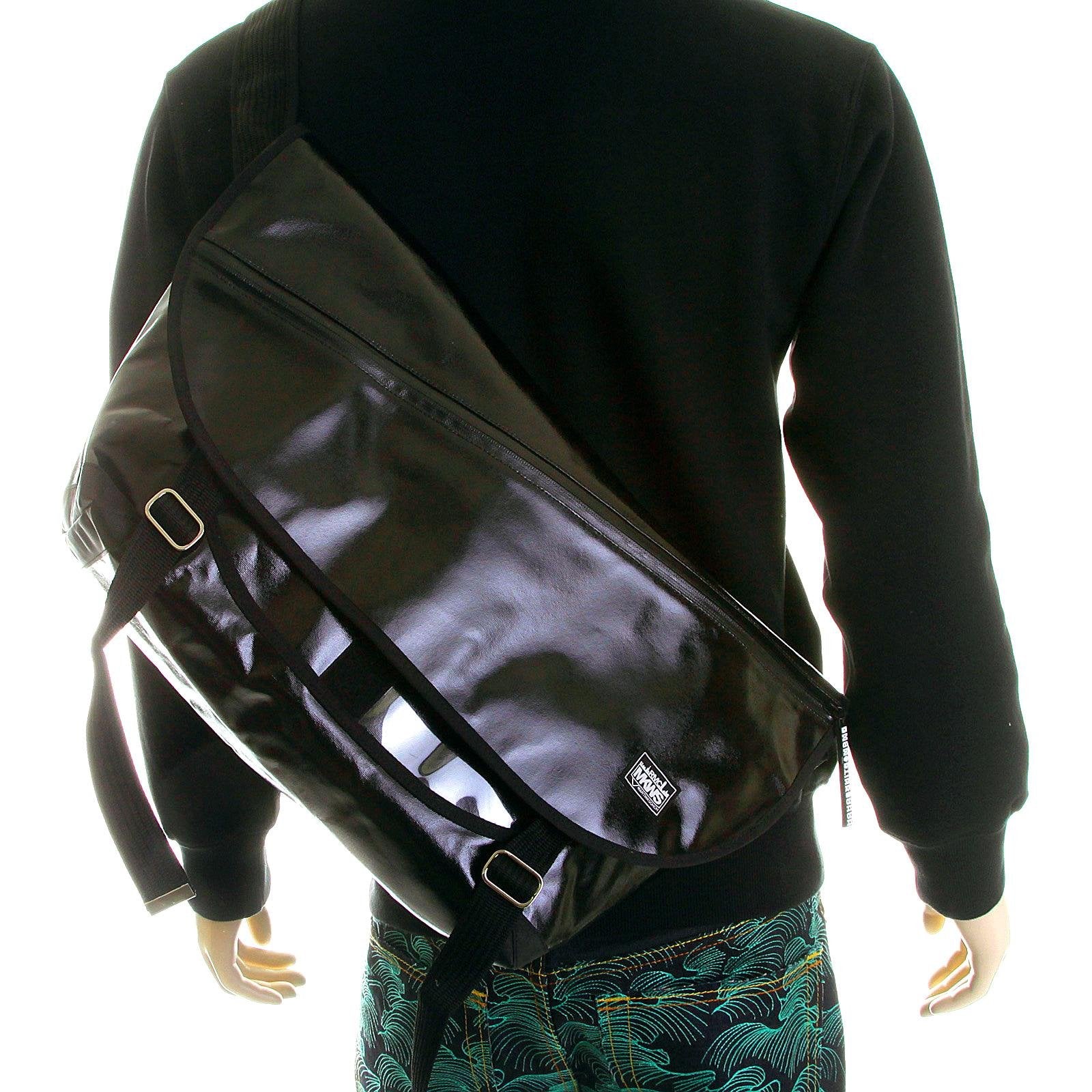 RMC MKWS UNISEX LARGE LAMINATED COTTON CANVAS SHOULDER CYCLIST FASHION BAG IN BLACK REDM5559